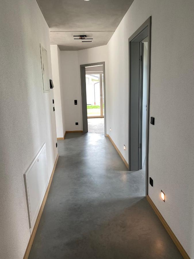 Appartement Neubau Gruener Wolpertinger Designwhg 106Qm Barrierefrei à Breitbrunn am Chiemsee Extérieur photo